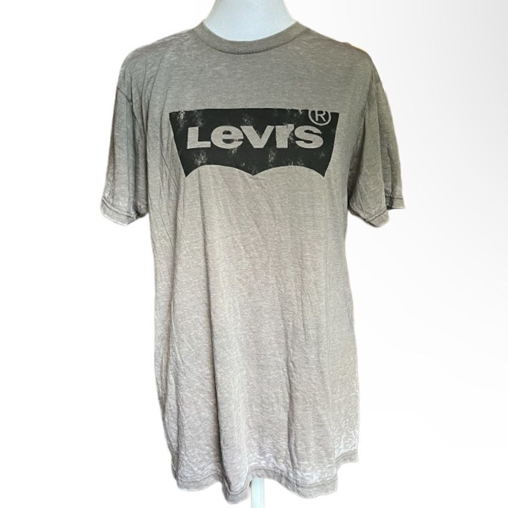 Levi’s tee